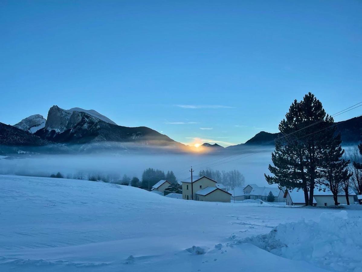 Chalet entier avec vue imprenable sur le village et la montagne Lus-la-Croix-Haute Extérieur photo